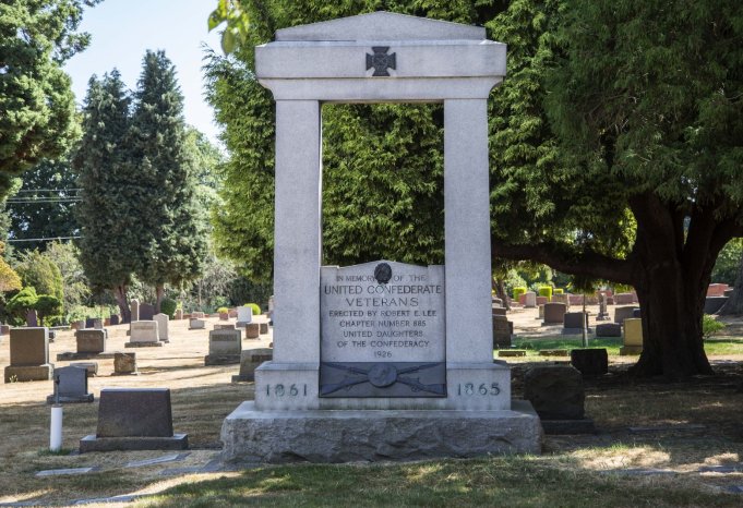 El monumento a los soldados confederados ha estado en pie en el cementerio de Lake View en Seattle (al norte de Volunteer Park en Capitol Hill) desde 1926. Foto: © Steve Ringman / The Seattle Times.